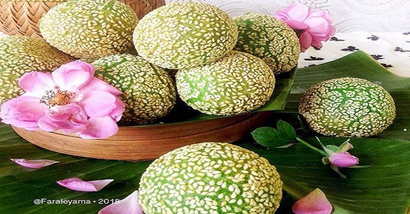 Mencicipi Jajanan Pasar Tradisional Onde-Onde Rasa Pandan