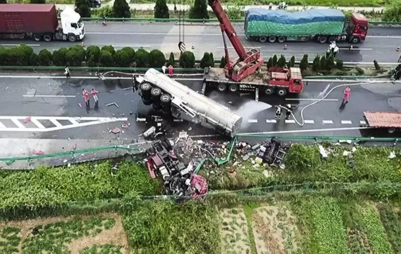 18 Orang Tewas Akibat Tabrakan Bus dan Truk Tangki di China