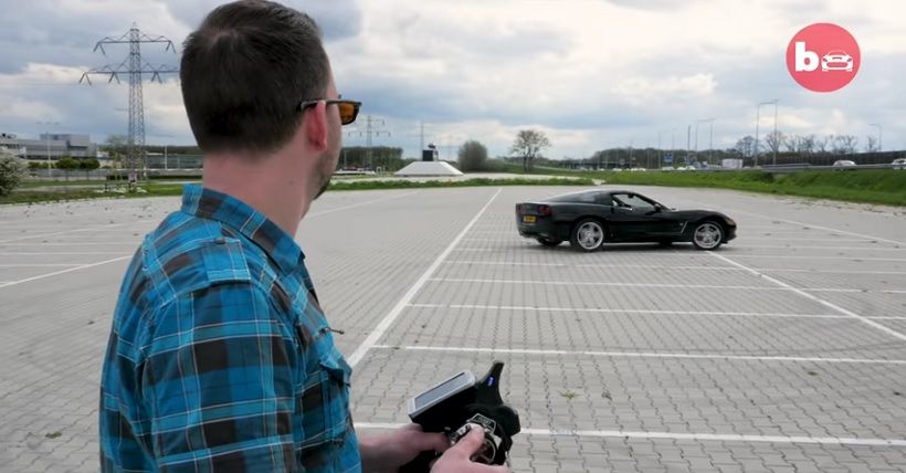 Pakai Remote Control, Pria Ini Ciptakan Pengendali Mobil Jarak Jauh