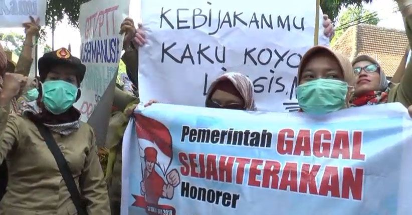 6 Bulan Honor Tak Cair, Ribuan Guru Geruduk Kantor Bupati Jepara