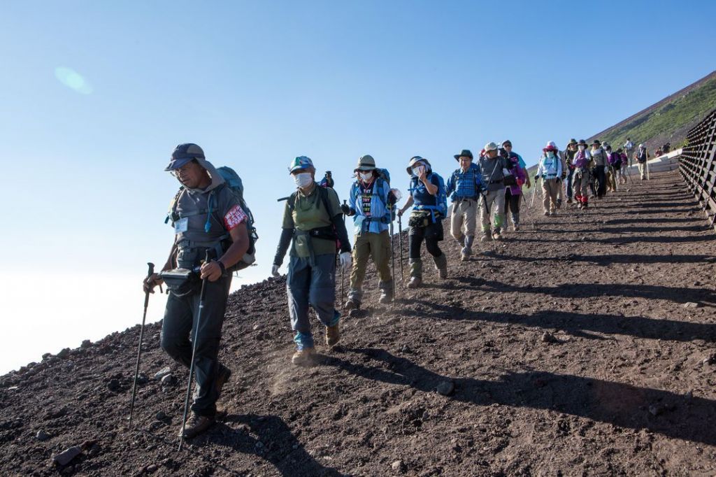 Musim Pendakian Dibuka, 150 Pengunjung Nikmati Sunrise di Gunung Fuji