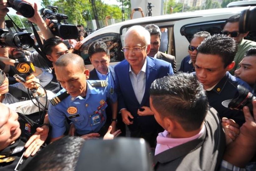 Najib Razak Dijemput 4 Mobil lalu Dibawa ke Kantor KPK Malaysia