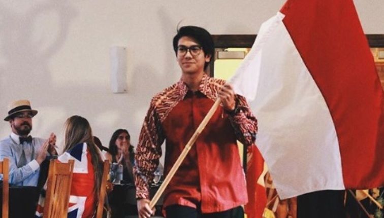Sukses Perankan Sosok Dilan, Intip 4 Gaya Kece Iqbaal Ramadhan