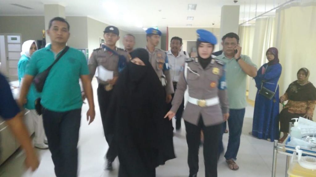Istri Terduga Pelaku Bom Pasuruan Diamankan Sesaat Setelah Ledakan