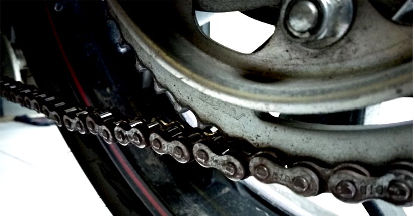 Dampak Buruk Lumasi Rantai Motor dengan Oli Bekas