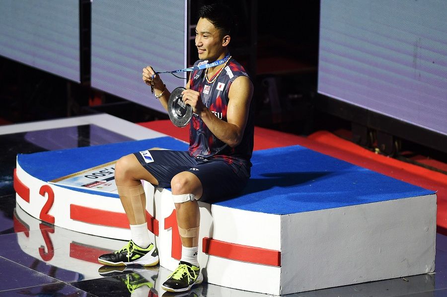 Menang Mudah atas Axelsen, Momota Juara Indonesia Terbuka