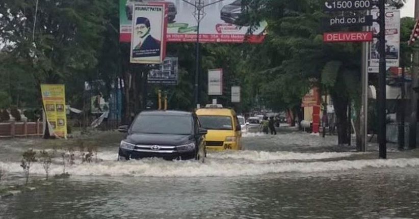 Cuaca Buruk, Sejumlah Kawasan di Kota Medan Terendam Banjir