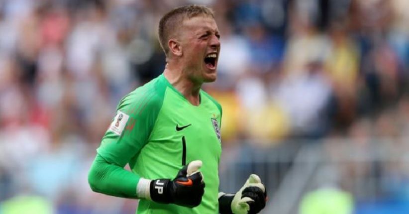 Dikritik, Pickford Tak Merasa Berbeda dengan Courtois