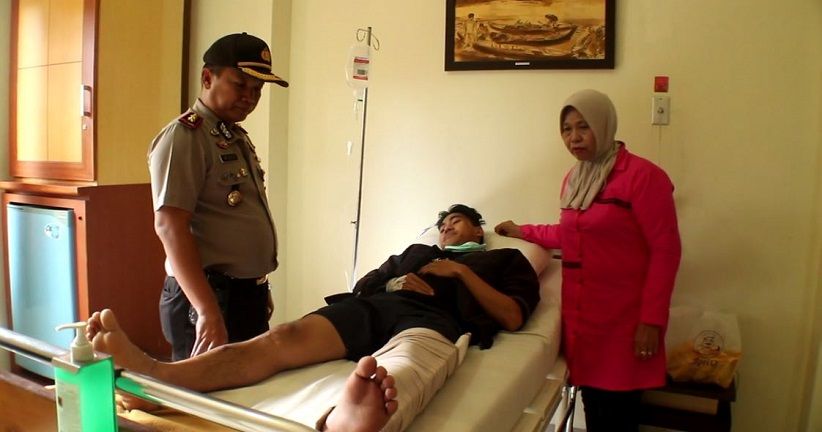 2 Polisi Luka-luka Setelah Sengaja Ditabrak Komplotan Pencuri Kayu