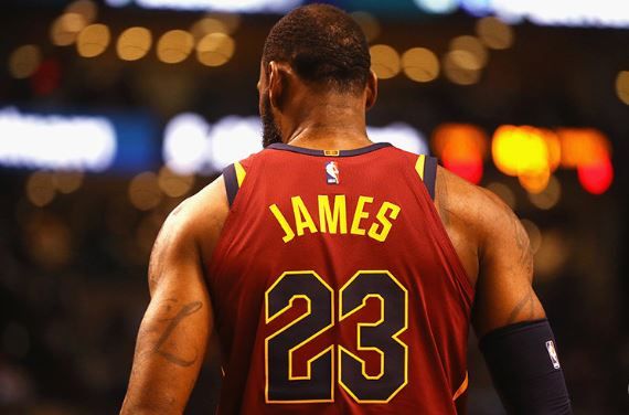 LeBron James Resmi Tanda Tangan Kontrak dengan Lakers