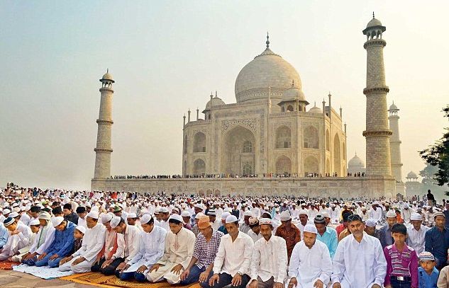 Muslim yang Bukan Penduduk Agra Dilarang Salat Jumat di Taj Mahal