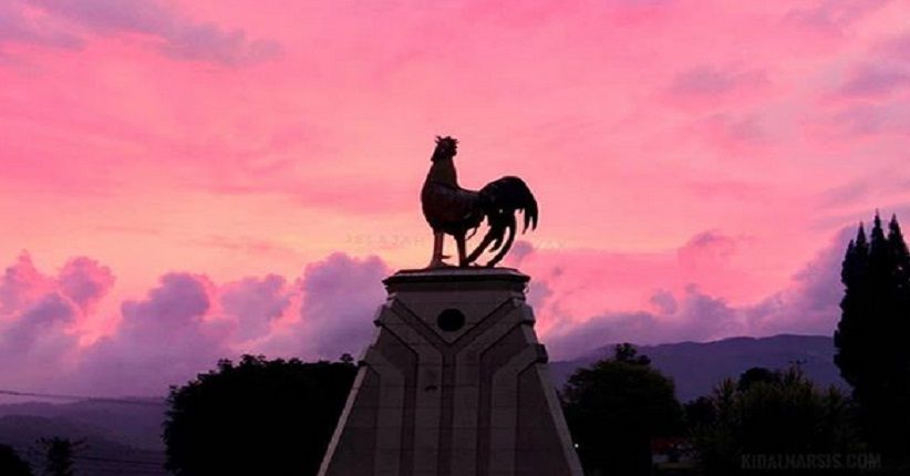 Tugu Ayam Balenggek, Tempat Nongkrong Asyik di Tanah Minang