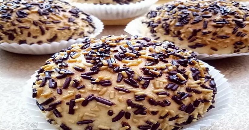 Nikmatnya Minum Kopi sambil Makan Camilan Roti Mungil Cokelat