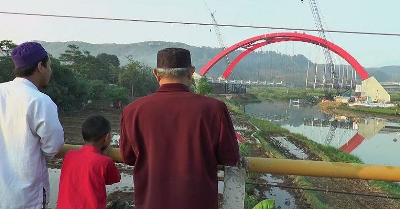 Kabel Penyangga Jembatan Kalikutho Putus, 2 Cross Girder Roboh