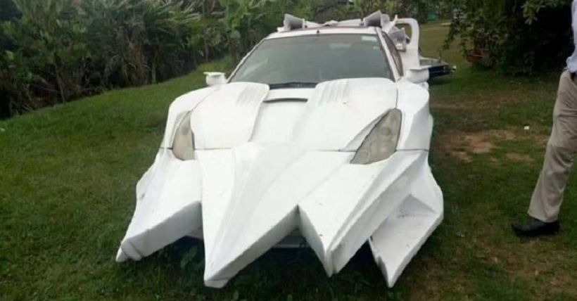 Modifikasi Unik, Toyota Celica Dipermak Jadi Mobil Penuh Duri 