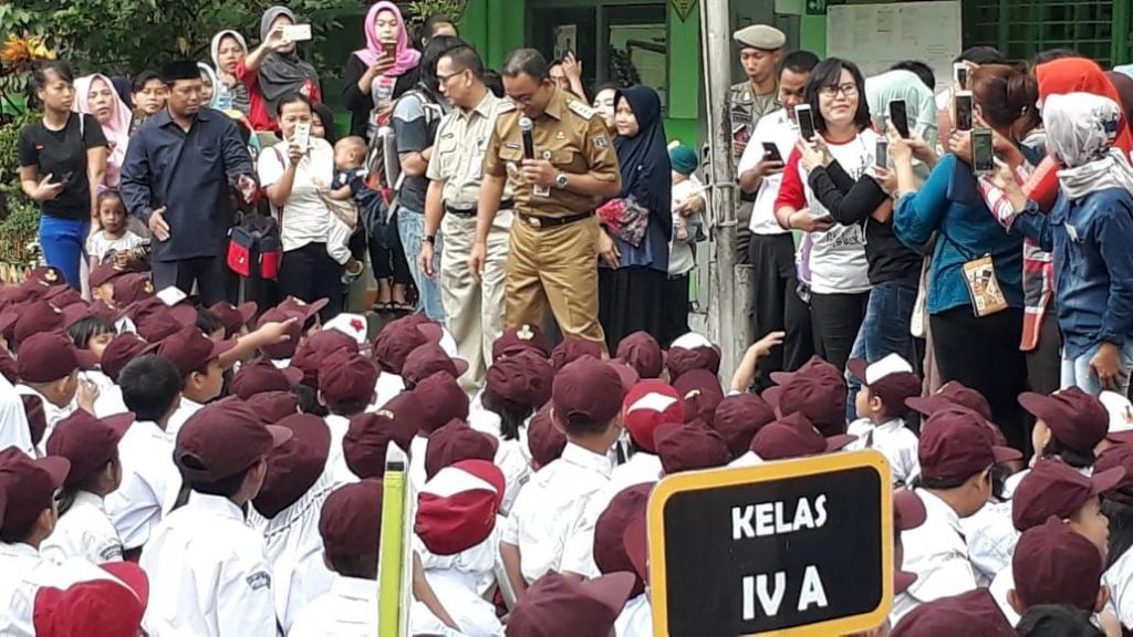 Anies Janji Kembangkan Program Makanan Tambahan di Sekolah Jakarta