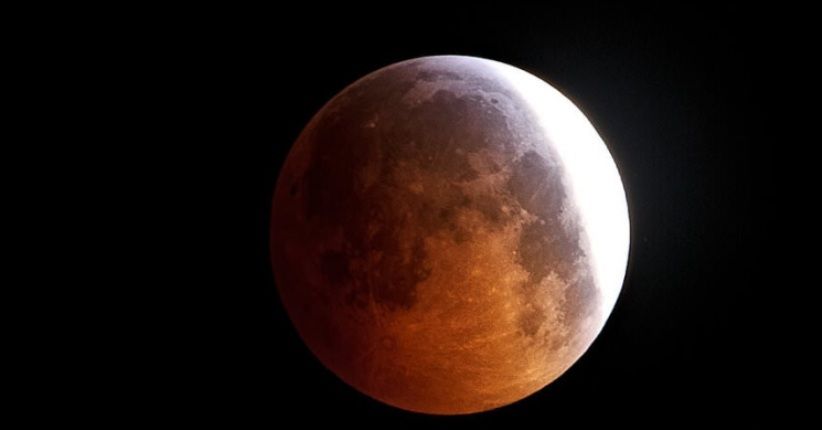 Tips Mengabadikan Fenomena Gerhana Bulan Total di Akhir Juli