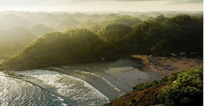 Indahnya Pantai Baron Yogya, Terlihat Eksotis karena Sungai di Laut