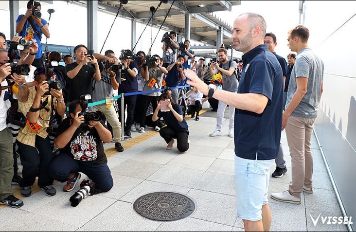 Tiba di Jepang, Iniesta Tak Sabar Lakoni Debut dengan Vissel Kobe