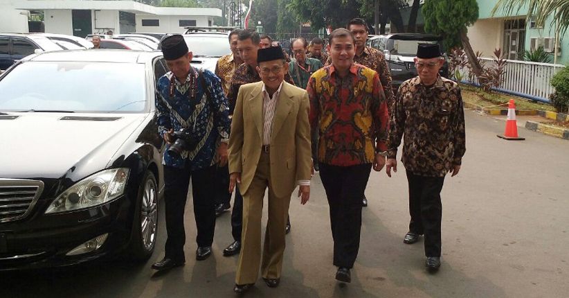 Giliran BJ Habibie dan Aburizal Bakrie Jenguk SBY di RSPAD