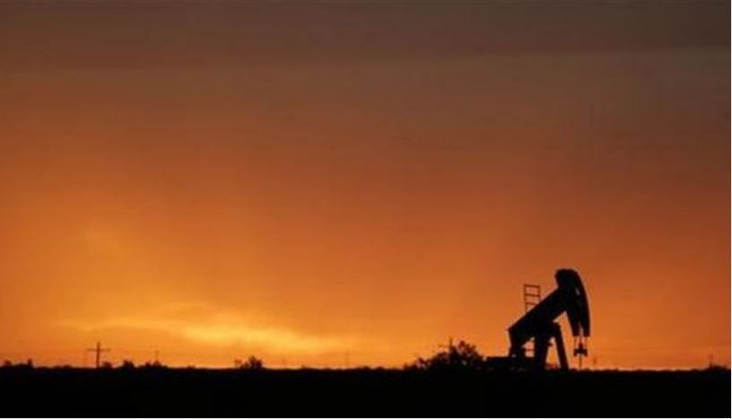 Kapal Kontainer Kandas di Terusan Suez, Harga Minyak Rebound
