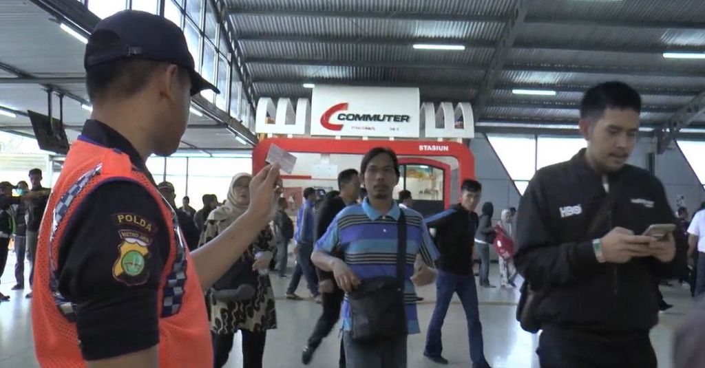 Sistem E-Ticketing untuk Penumpang KRL Kembali Normal di Stasiun Bogor