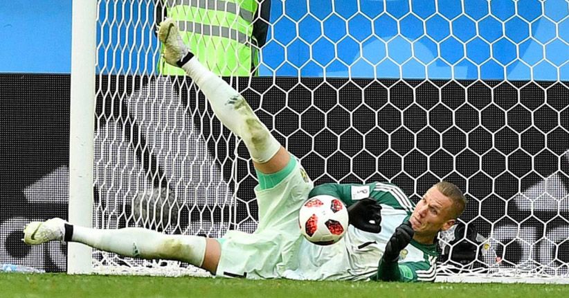 Cari Pengganti Alisson, Roma Bidik Kiper Swedia Robin Olsen