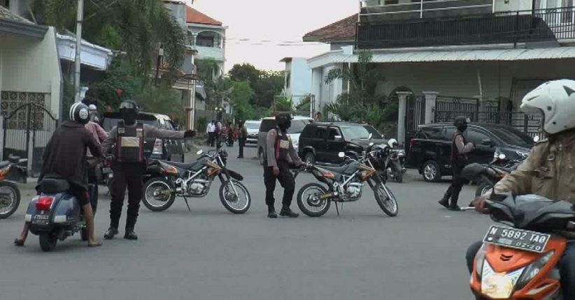 Densus 88 Gerebek Rumah Mantan Atlet Voli Nasional di Pasuruan