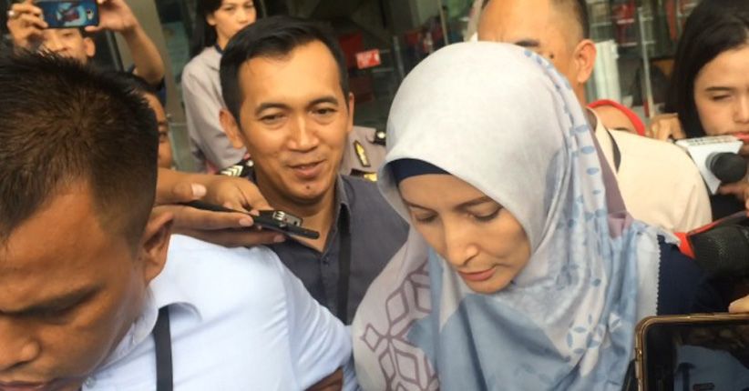 4 Jam Diperiksa Penyidik KPK, Inneke Koesherawati Malas Bicara