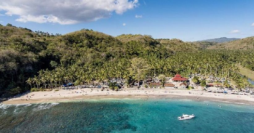 Menikmati Beningnya Pantai Kristal di Bali sambil Berburu Sunset