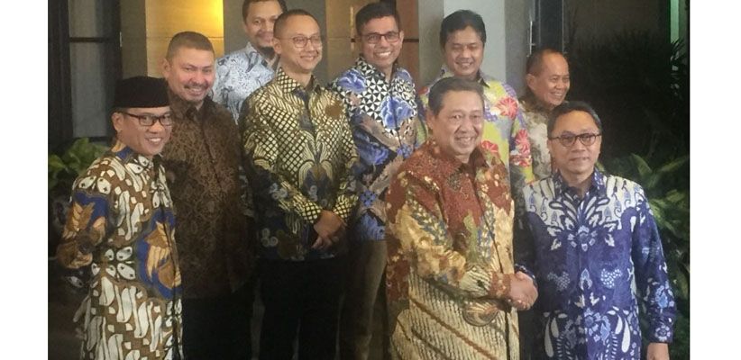 Salaman Akrab, Zulkifli Hasan Doakan SBY Selalu Sehat