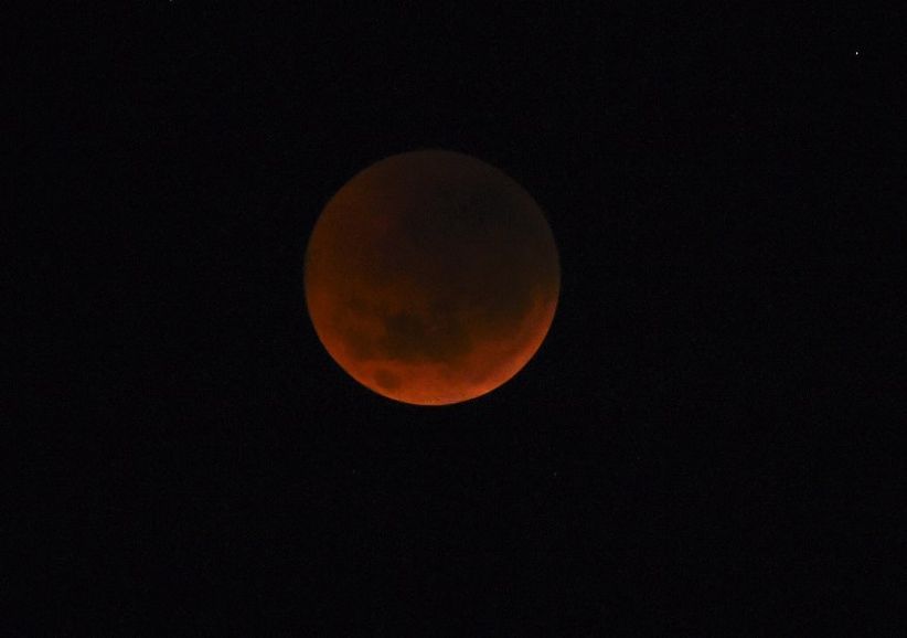 Indahnya Pemandangan Gerhana Bulan dari Berbagai Negara