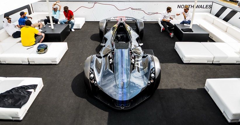 Ditunggangi Pria 61 Tahun, Mobil Ini Cetak Rekor Tercepat di Goodwood