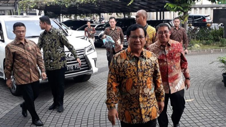 Tiba di Kantor PKS, Prabowo dan Fadli Zon Tersenyum Lebar
