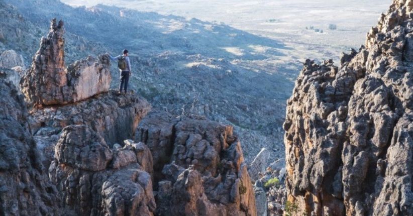 Traveler Wajib Tahu, Panduan Bertahan Hidup jika Tersesat di Gunung