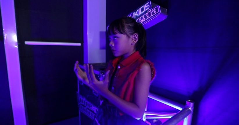 Duet dengan Kaka, Kontestan TVKI Ini Nangis di Tengah Lagu