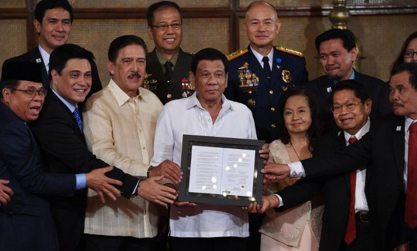 Presiden Filipina Duterte Resmikan UU Otonomi Baru di Wilayah Muslim