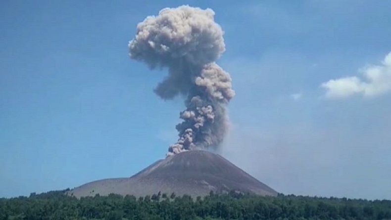 Gunung Anak Krakatau Meletus 153 Kali dalam Sehari