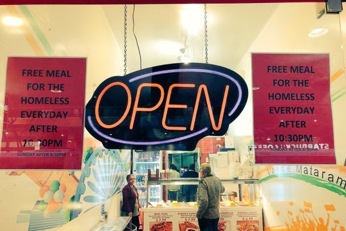 Restoran India di Brisbane Bagikan Makan untuk Gelandangan Setiap Hari