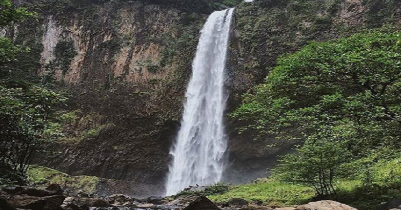 Uji Adrenalin di Air Terjun Mandi Angin, Tertinggi di Hutan Bengkulu