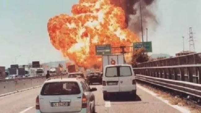 Truk Tangki Meledak di Jalan Raya Italia, 3 Orang Tewas