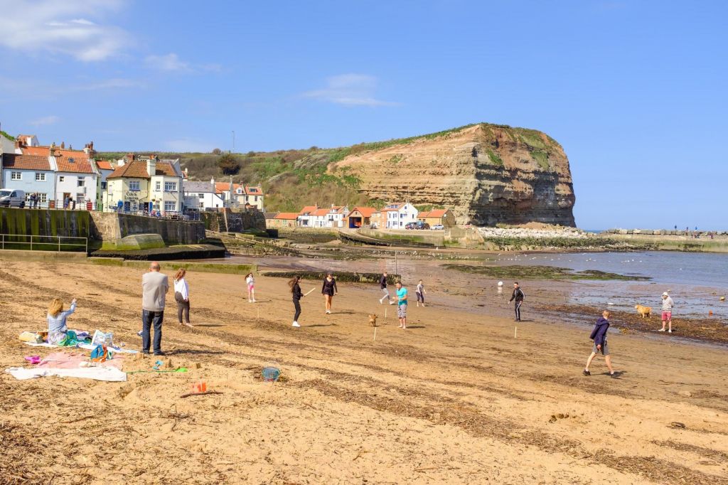 Tragis, Bocah Perempuan 9 Tahun Tewas Terjatuh dari Tebing di Inggris