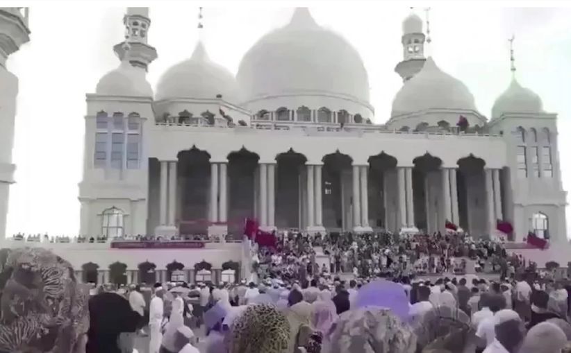 Ratusan Umat Islam Pasang Badan saat Masjid di China Akan Dihancurkan