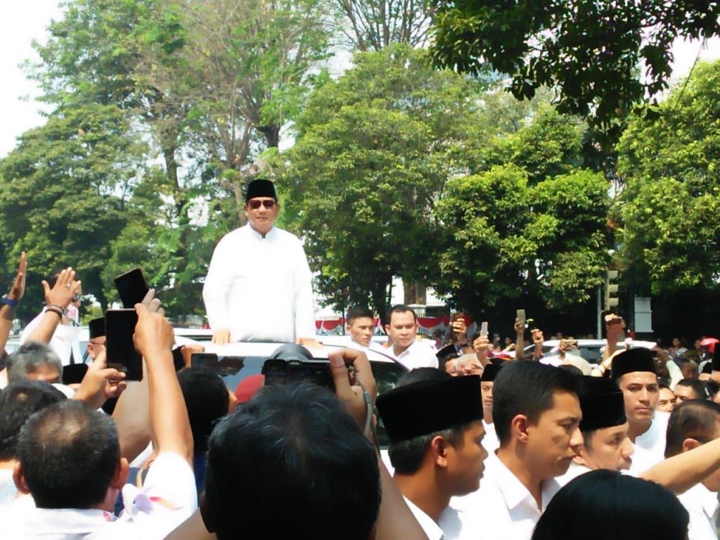 Usai Salat Jumat di Masjid Sunda Kelapa, Prabowo-Sandiaga Menuju KPU