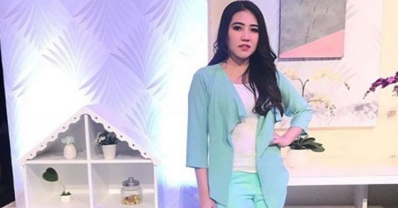 Ajak Selfie Penonton, Via Vallen Pingsan di Atas Panggung