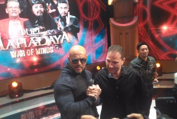 Duel Mahadaya, Deddy Corbuzier Adu Kekuatan Pikiran dengan Guy Bavli