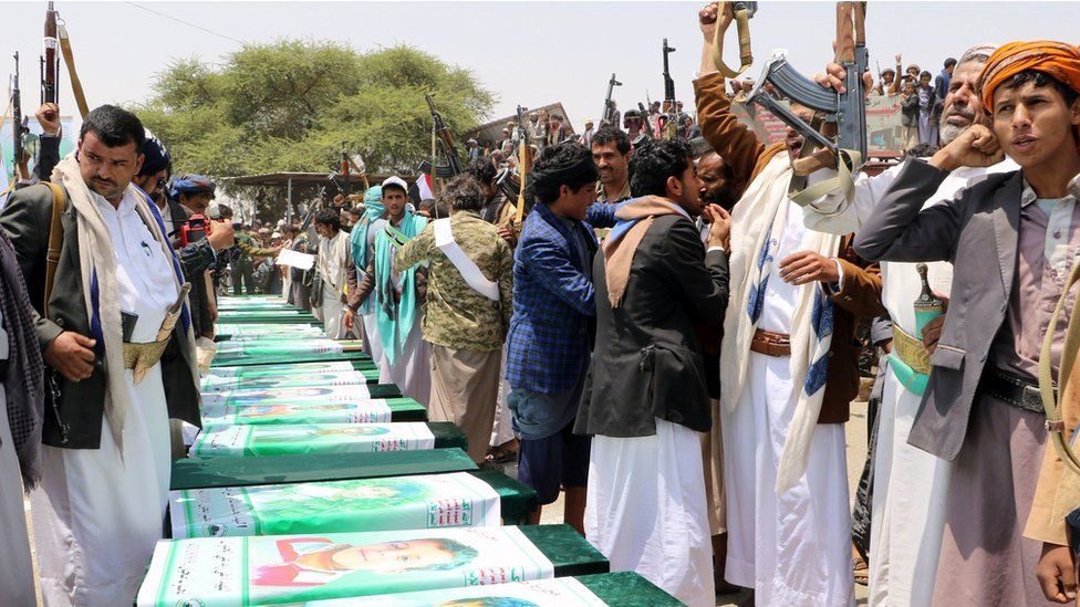 Ribuan Orang Hadiri Pemakaman Puluhan Anak Korban Serangan Koalisi
