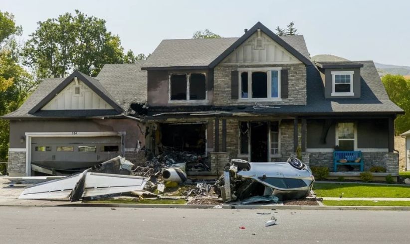 Cekcok dengan Istri, Pilot Tabrakkan Pesawat ke Rumah hingga Tewas