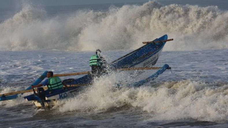Gelombang Tinggi di Pesisir Selatan Jatim, BMKG Imbau Nelayan Waspada