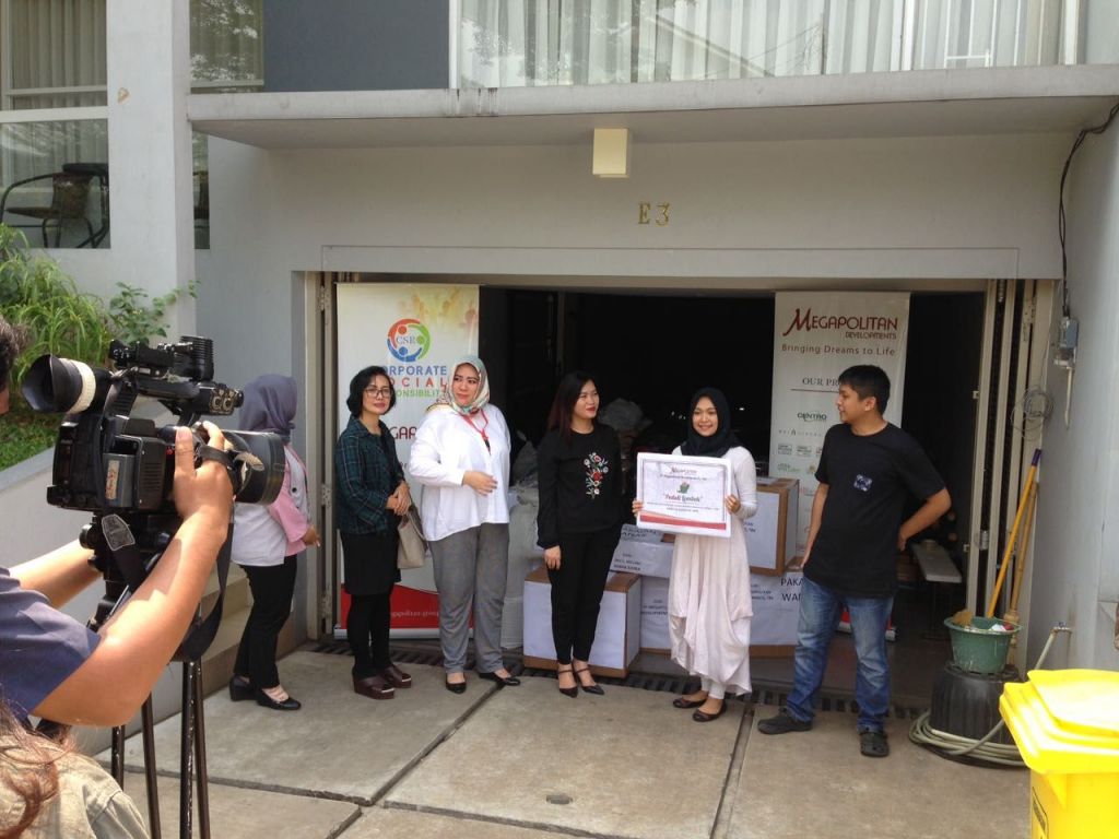 Peduli Gempa Lombok, Megapolitan Developments Beri Pakaian dan Selimut